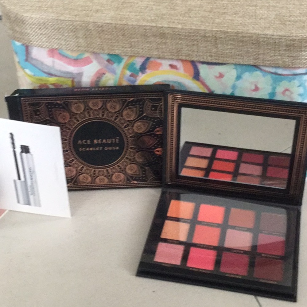 ACE BEAUTE Eyeshadow palette and free RevitaLash